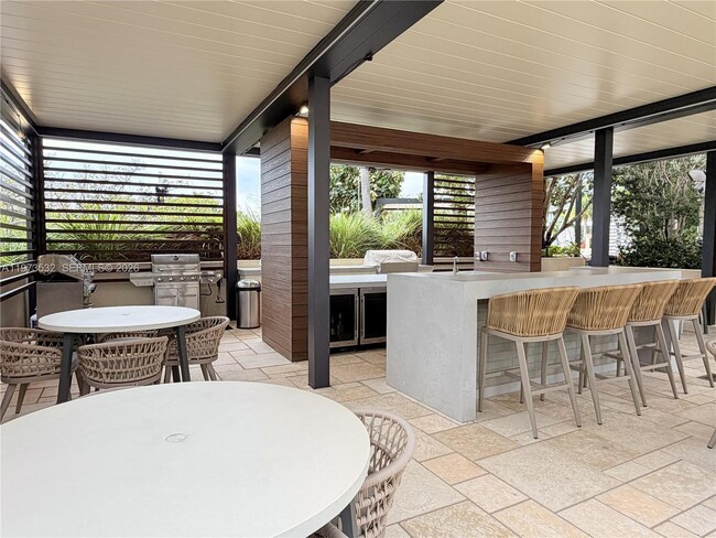 Building Photo - 400 South Pointe Dr