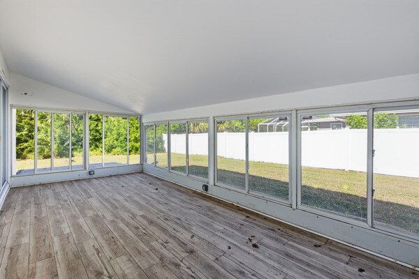 Building Photo - Shady ln