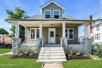 Building Photo - 217 Creek Rd