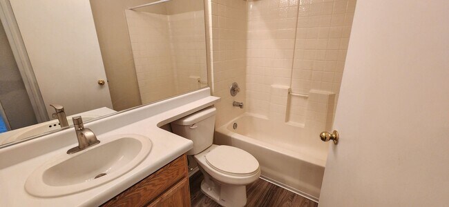 Building Photo - Beautiful remodeled 3 bedroom, 2.5 bath town home in Triana Scripps Ranch