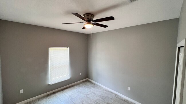 Building Photo - GORGEOUS Bedroom, 2 Bathroom Home in Palm ...