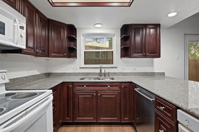 Building Photo - 2706 Creekwood Ct