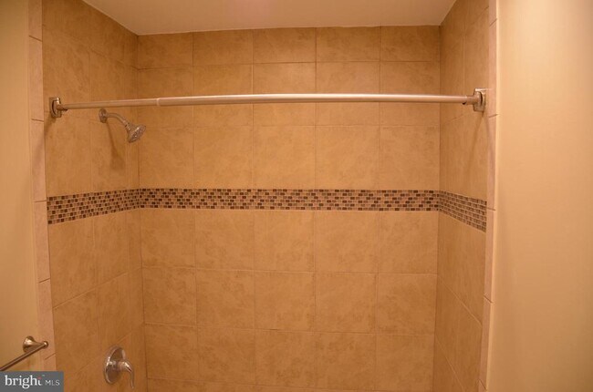 Building Photo - 1046 Spring Valley Ct