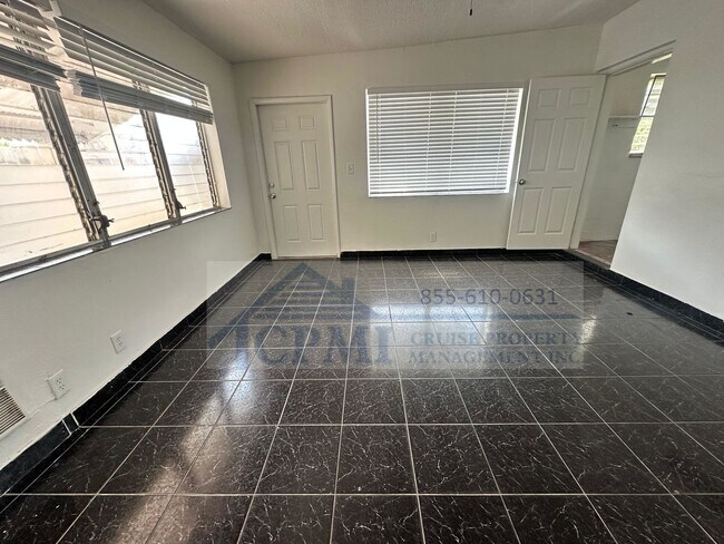Building Photo - The perfect 3/1 single home in Pompano Beach - Washer and Dryer in unit!