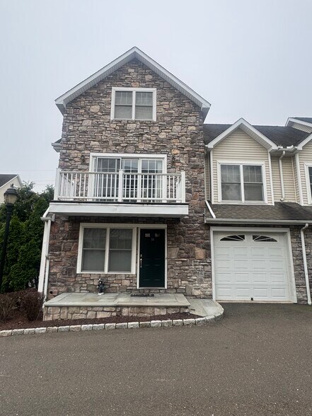 Building Photo - 39 Maple Tree Ave