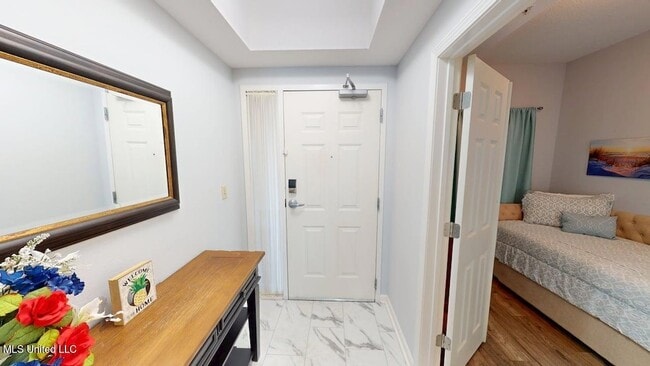 Building Photo - 2228 Beach Dr