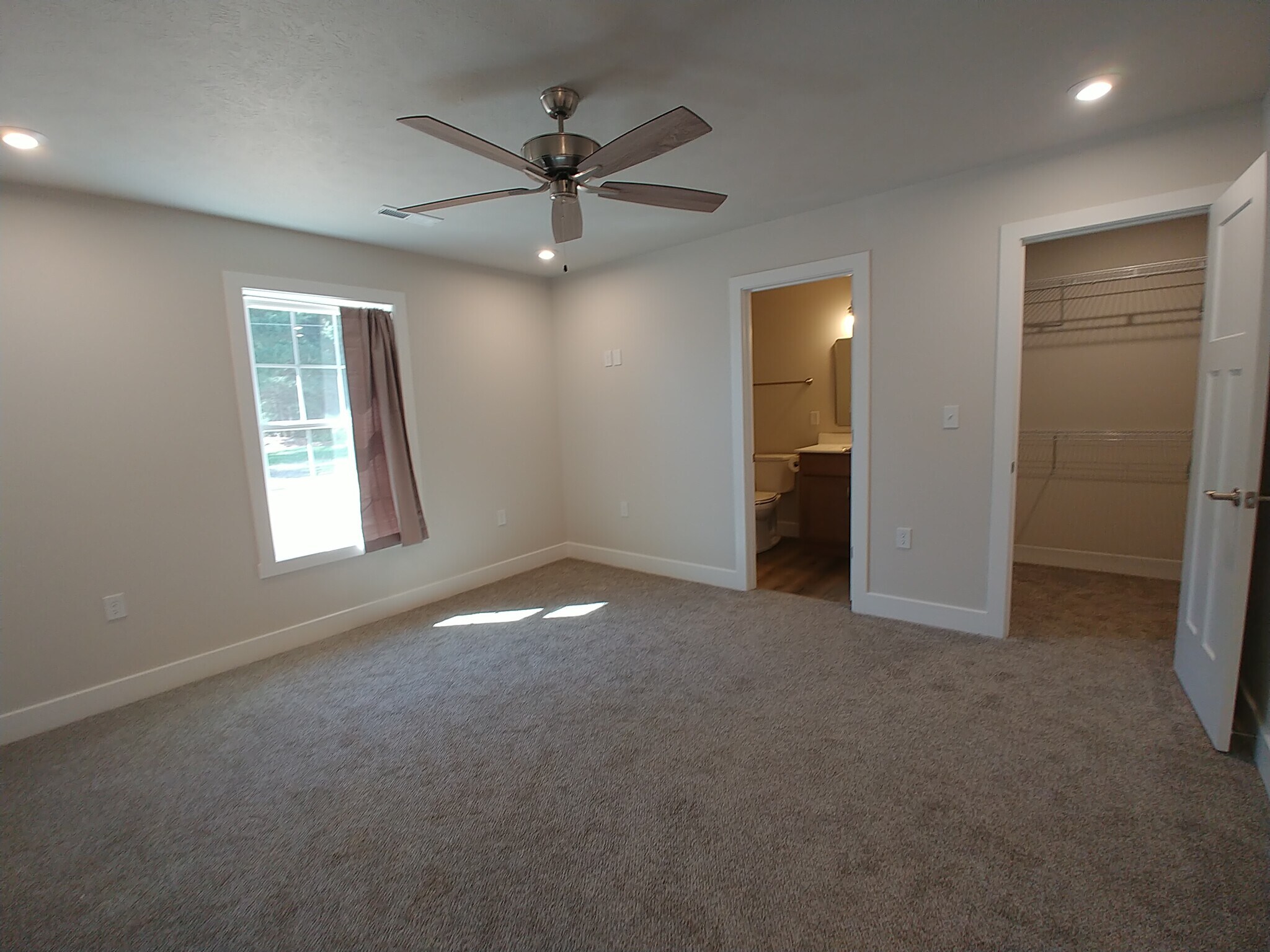 Building Photo - 1421 W Todd Ln