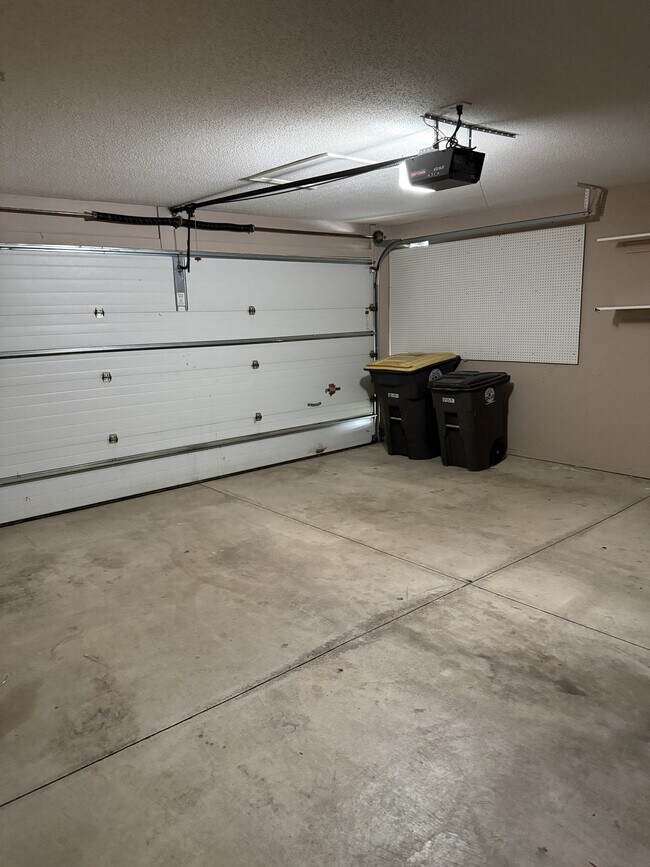 Building Photo - 5602 Thornbriar Ln