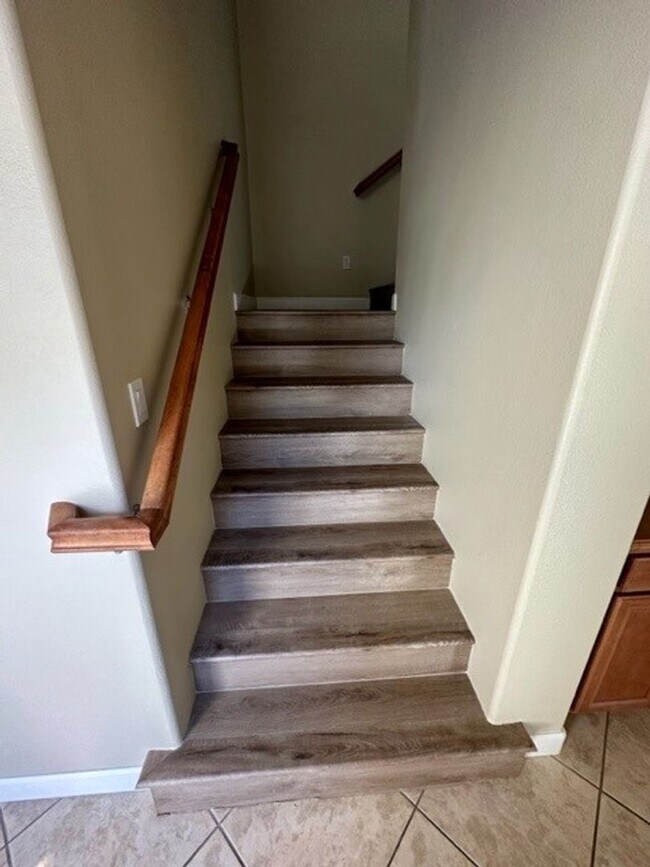 Building Photo - Beautiful 4 bedroom home In Paseos Summerlin - 2 Weeks free 1st month rent!!! Minutes from DT Sum...