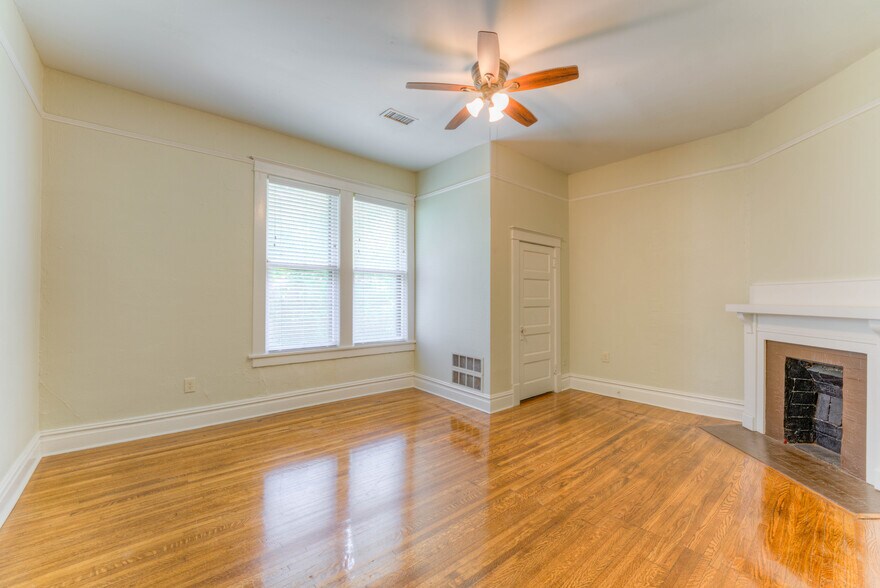 Building Photo - 1526 N Parkway