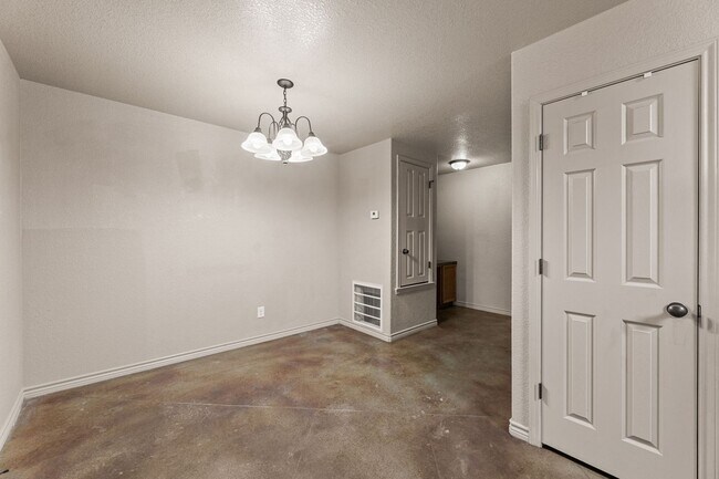 Building Photo - 609 Karey Dr