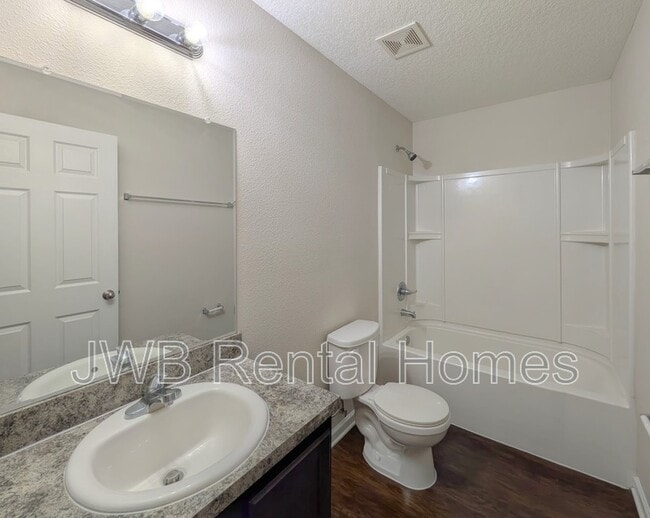 Building Photo - 7147 Alton Ave