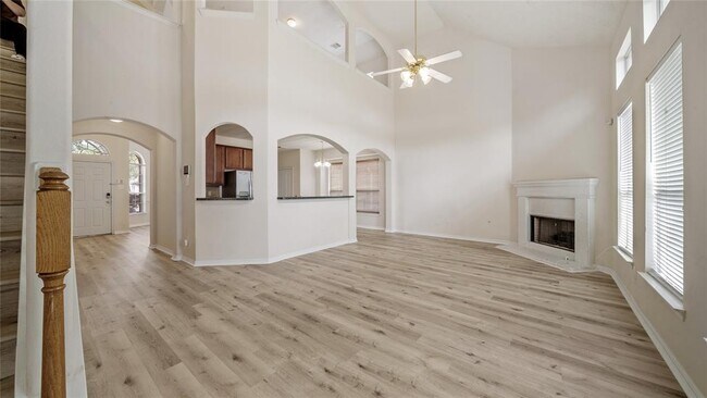 Building Photo - 9219 E Lakeside Dr