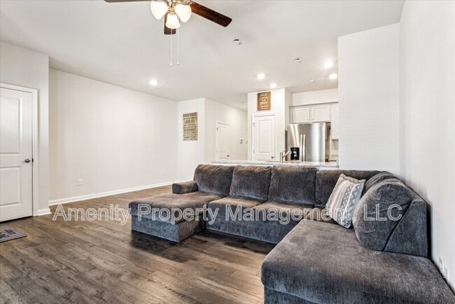 Building Photo - 1529 Stanford Ln