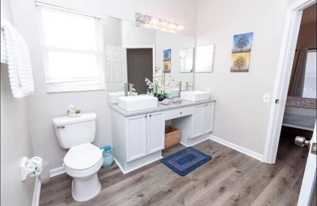 Building Photo - 8121 Fan Palm Way