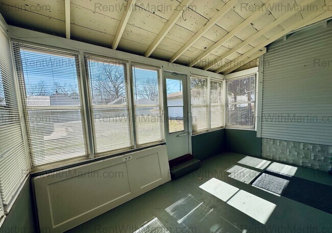 Building Photo - 1917 W 3rd St