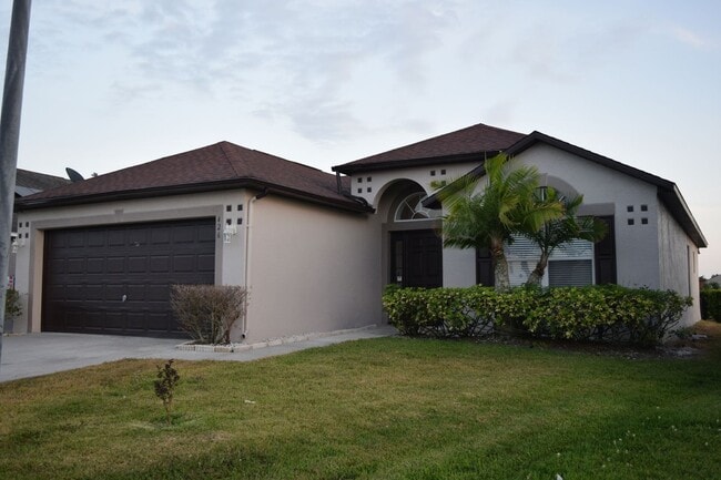 Building Photo - LIKE NEW, BEAUTIFUL, HOME ON POND, Spaciou...