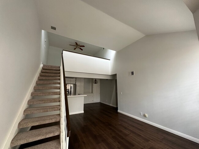 Building Photo - Bright & Spacious 1-Bedroom + Loft in Gate...