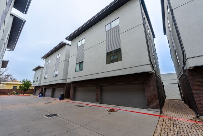 Primary Photo - Beautiful South Lamar 2 bed 2 bath Condo!