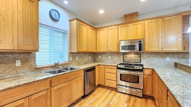 Building Photo - 3 Bedroom Home in Everett