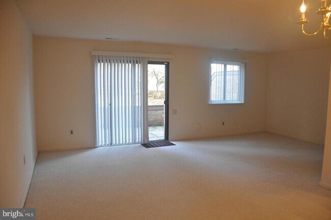 Building Photo - 112 Woodgate Ln