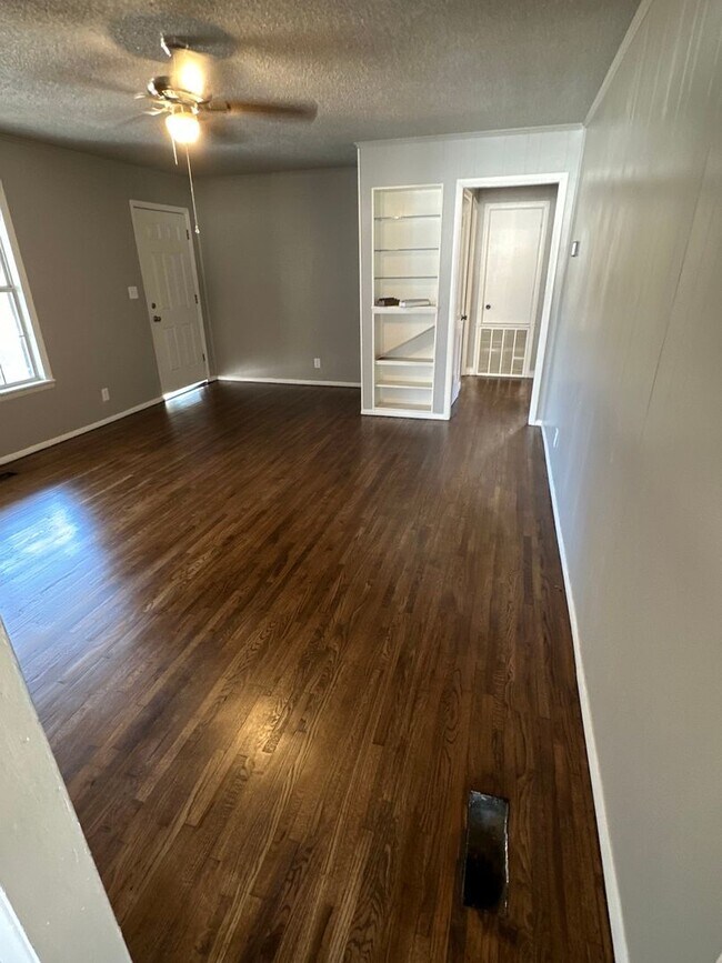 Building Photo - Spacious & Affordable Tulsa Living | 4 Bed...