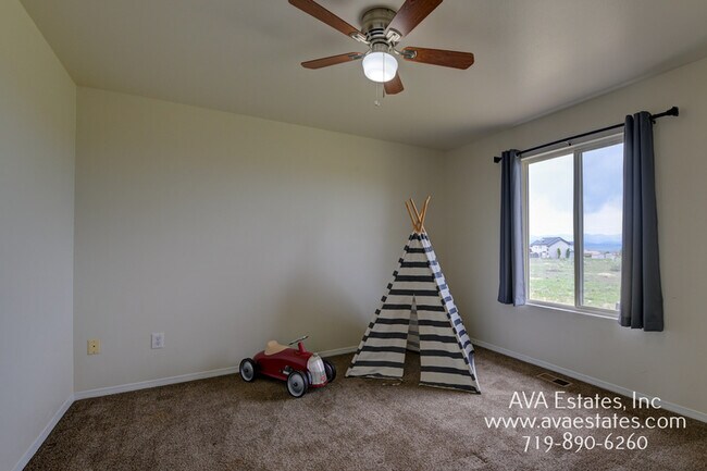 Building Photo - 531 S Angus Ave