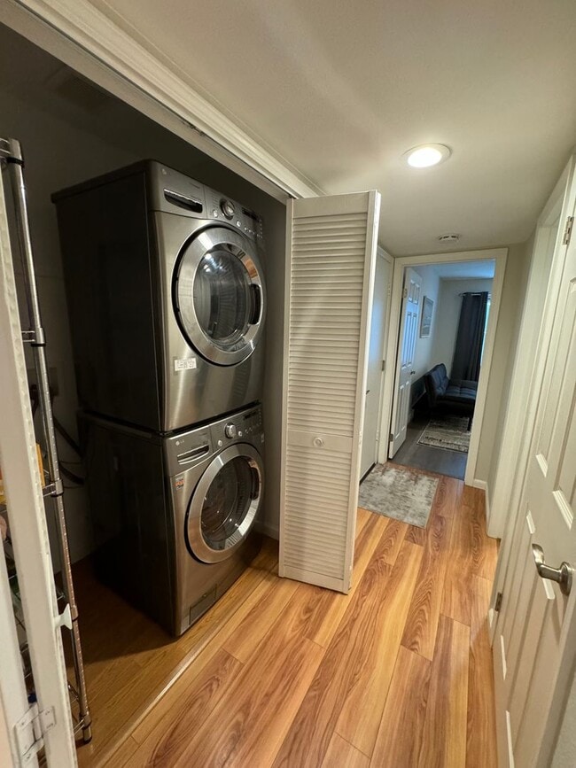 Building Photo - Short Term Furnished Beautiful SIngle Story Home