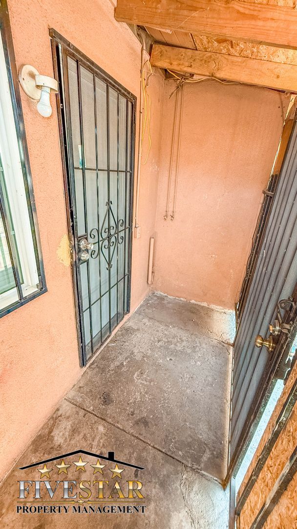 Building Photo - 1217 Tulare St
