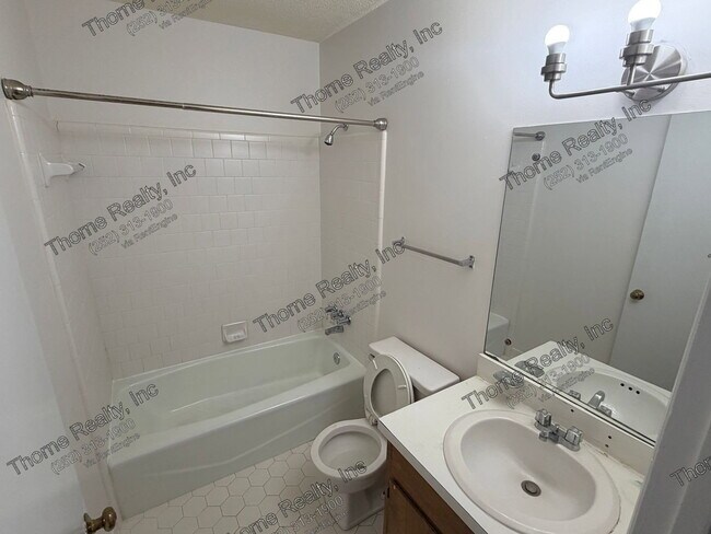 Building Photo - 2206 Candlewood Dr SW