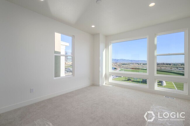 Building Photo - 1452 W Cook Ln