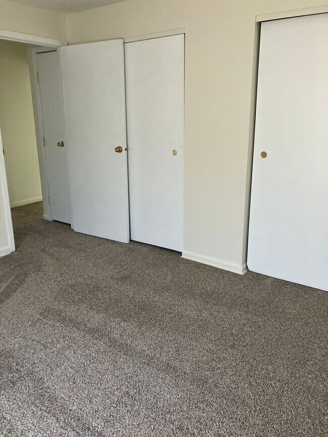 Building Photo - MARKETING SPECIAL - Sign a lease by 9/5 an...