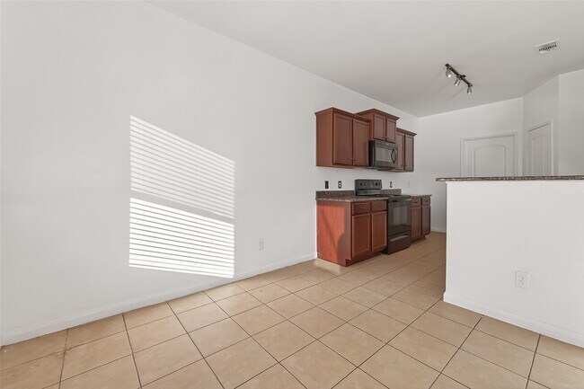 Building Photo - 20807 Echo Manor Dr