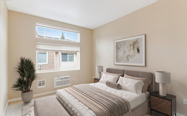 Building Photo - Bright 2BR / 2BA End-Unit Tanasbourne Condo w/ High Ceilings, Gas Fireplace, Private Balcony + At...