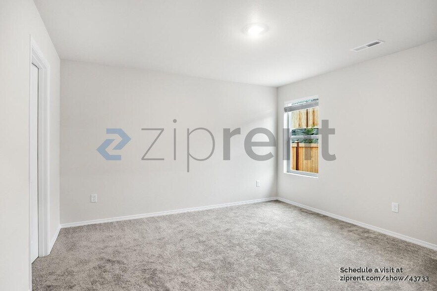 Building Photo - 13516-13193 193 St E