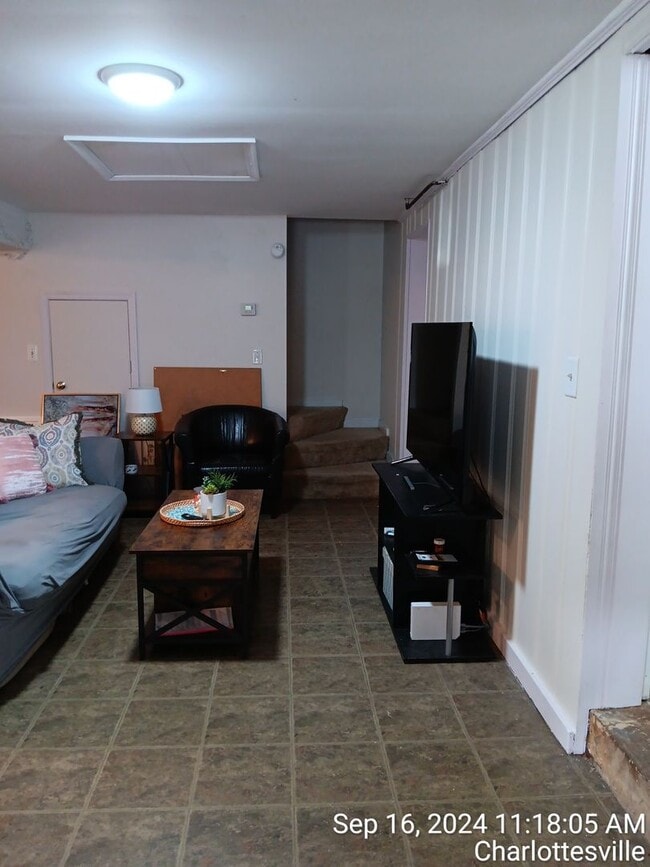Building Photo - 2027-2028 Heart of the UVA Area 5 Bdrm / 2 Bath PARKING INCLUDED