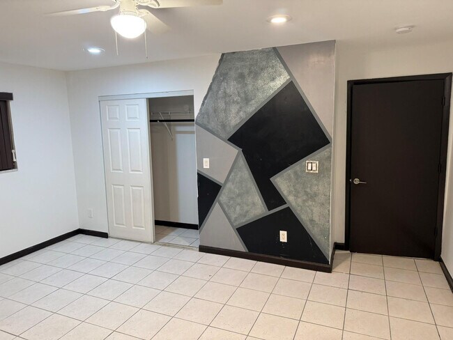 Building Photo - 429 NW 15th Ave