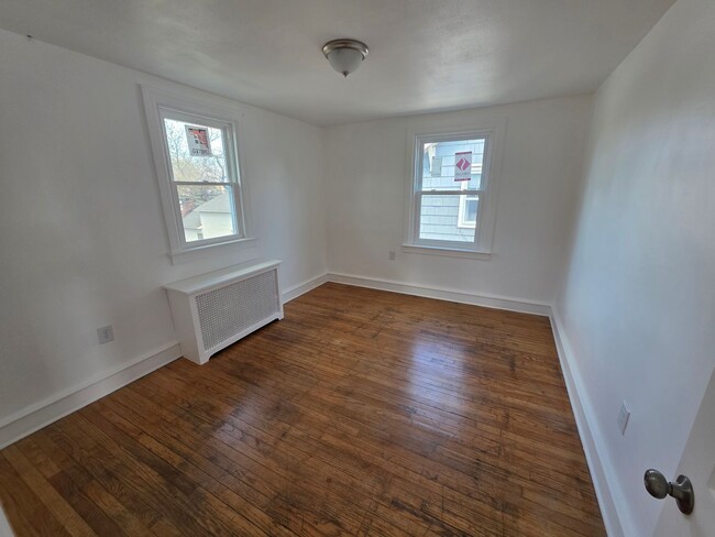 Building Photo - 19 Champlain Ave