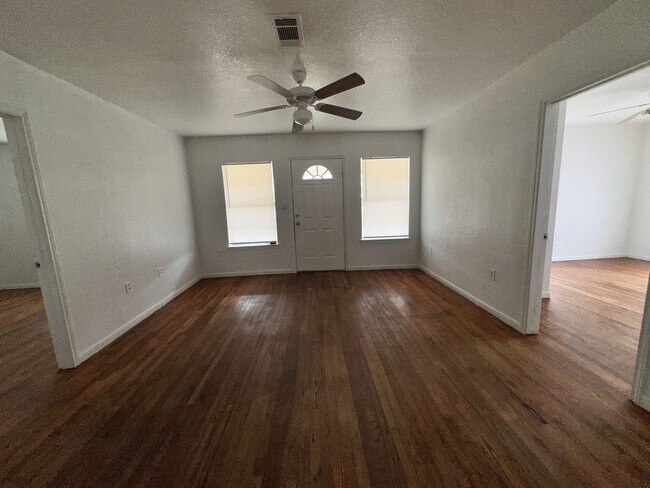 Building Photo - Conveniently located- Water and Trash Included