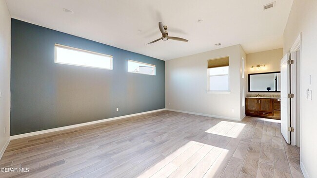 Building Photo - 500 La Entrada Cir