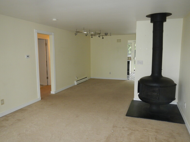 Dining area - 714 1st St S