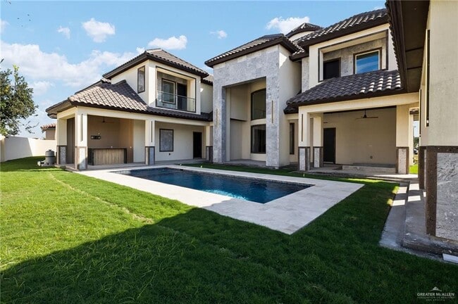 Building Photo - 45 Travis St