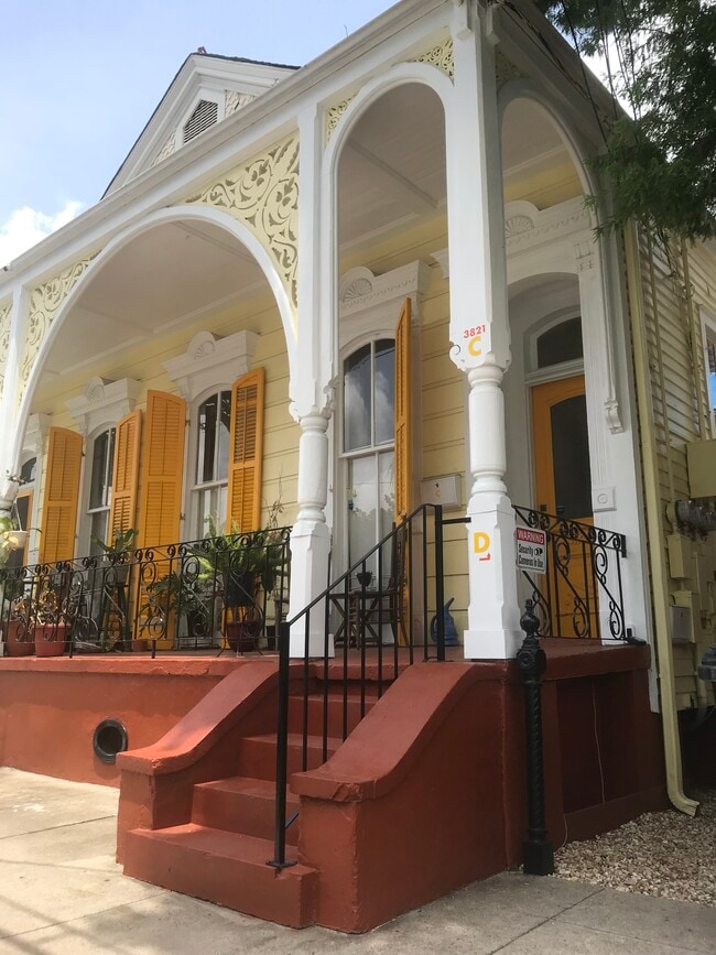 Building Photo - 3821 Dauphine St