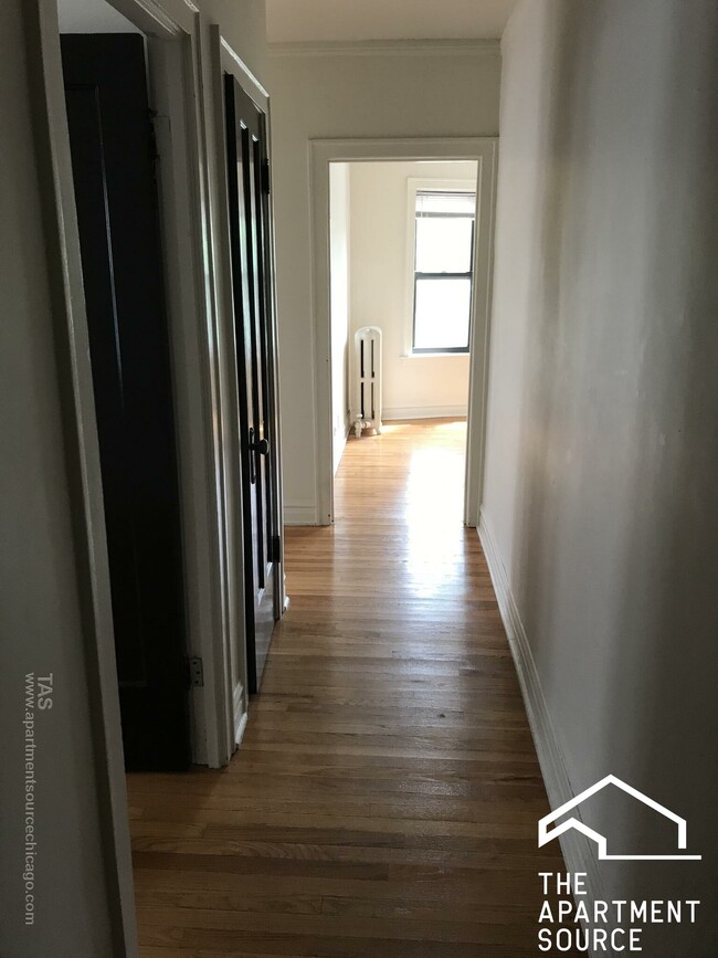 Building Photo - 1423 W Cullom Ave