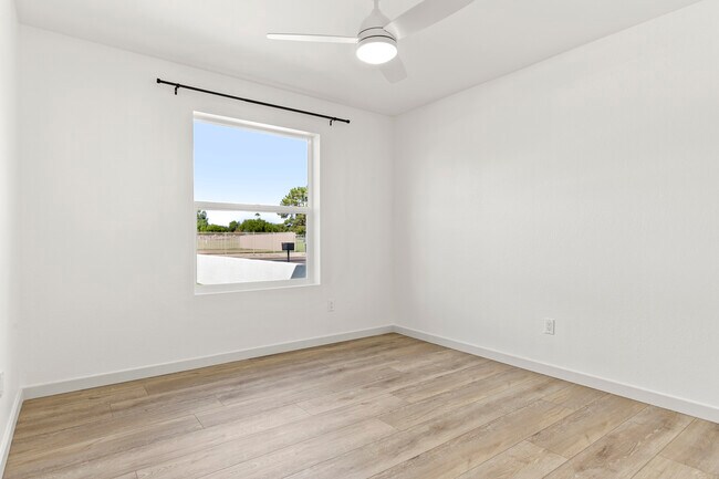 Building Photo - 6021 E Acoma Dr