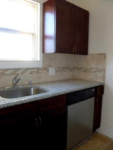 KITCHEN - 1012 Marin St
