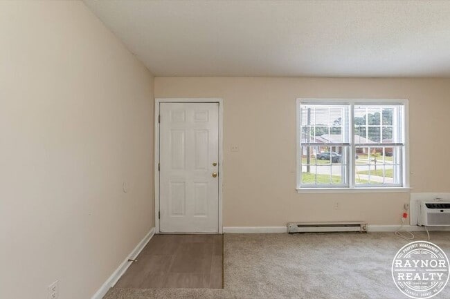 Building Photo - 1721-1723 Windsor Dr