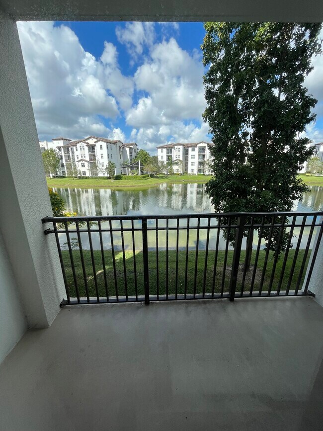 Building Photo - 10925 NW 47th Ln