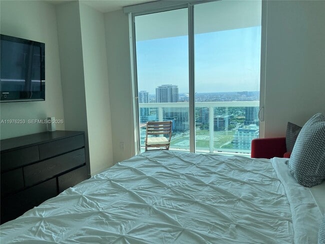 Building Photo - 1800 N Bayshore Dr