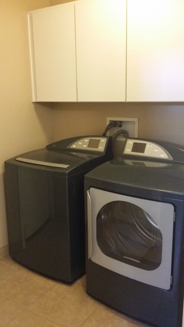 Building Photo - Rita Ranch Beauty ready for Move In Today! 4 bedroom 2 bath Home all Updated!